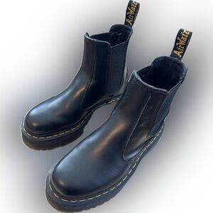 Dr. Martens Chelsea 2976 Smooth leather Platform